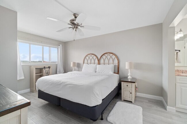 Building Photo - 8743 Thomas Dr