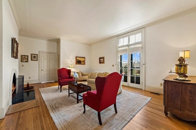 Building Photo - 2 Waverley Green