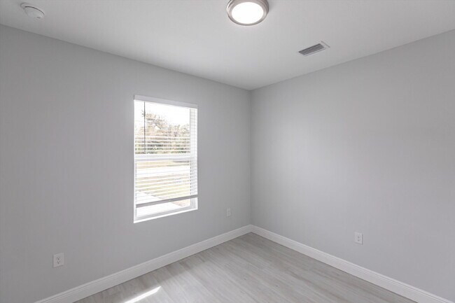 Building Photo - BRAND NEW Construction, 3 bed / 2 bath Rent-Ready Home in Port Charlotte!