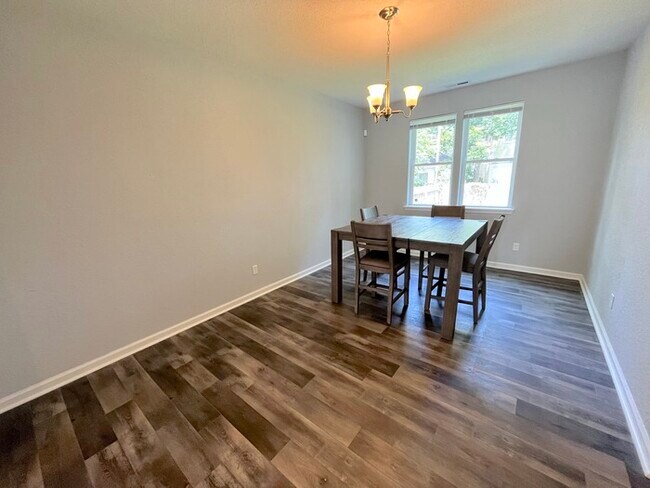 Building Photo - COME MEET YOUR NEW HOME! BRAND NEW & UPDATED!