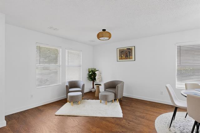 Building Photo - 2316 White Oak Dr