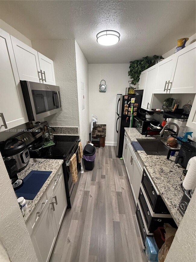 Building Photo - 7429 SW 152nd Ave