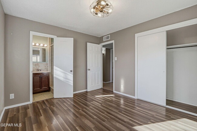 Building Photo - 5934 Flounder Dr