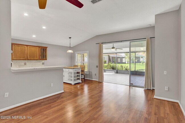 Building Photo - 1325 Fairway Village Dr