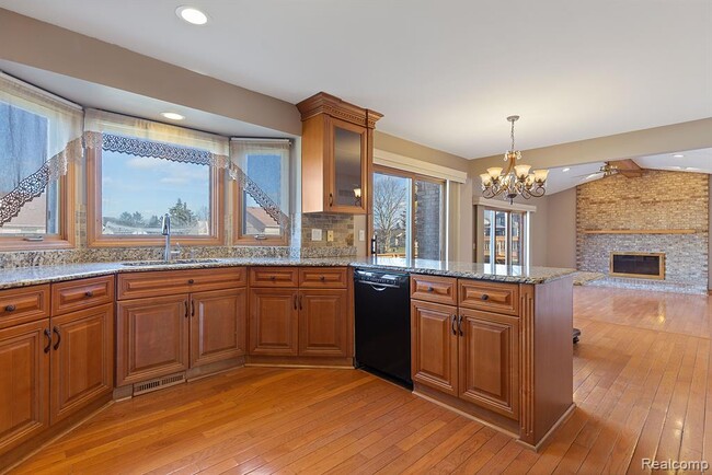 Building Photo - 37701 Fleetwood Dr
