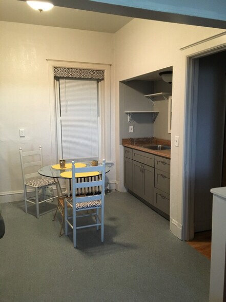 Building Photo - 317 1/2 N 4th Ave W