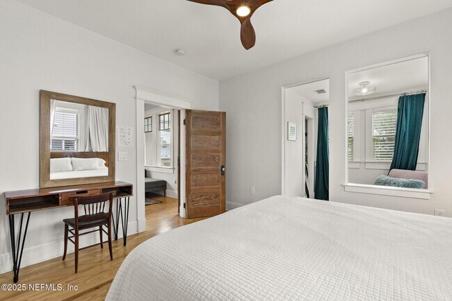 Building Photo - 206 Cabeza St