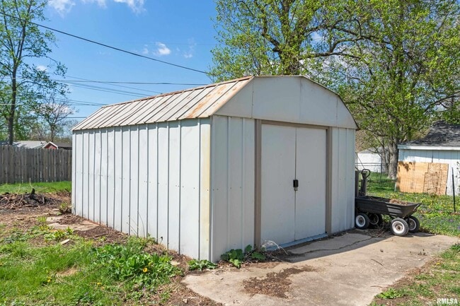 Building Photo - 5209 N Glen Elm Dr