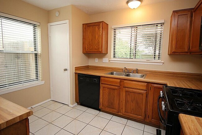 Building Photo - 3873 Pecan Cir