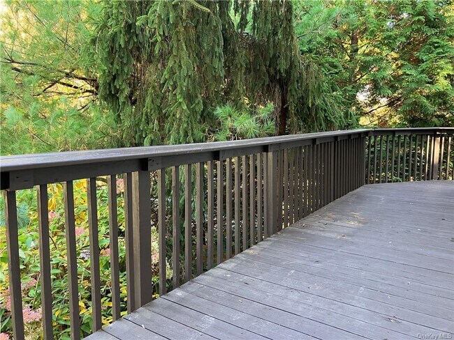 Building Photo - 968 Elting Rd