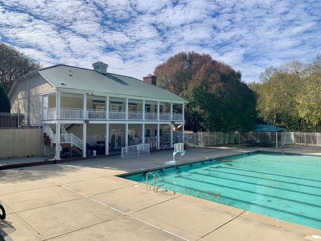 Building Photo - AMAZING Luxurious Residence, Near Educational Facilities, With Upscale Amenities!