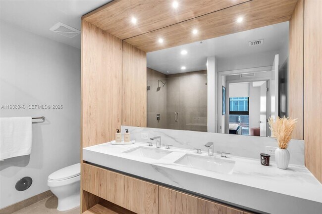 Building Photo - 11 NE 6th St