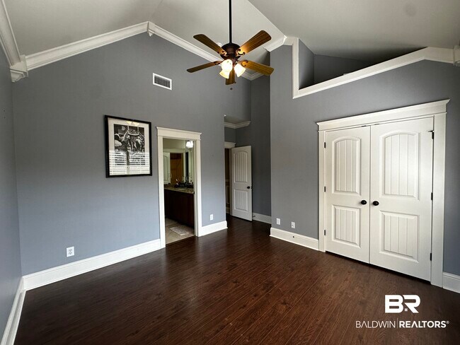 Building Photo - 814 Darrah St