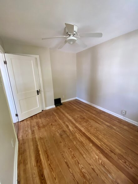 Building Photo - 5256 Warren Ave