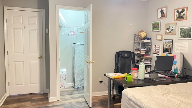 Building Photo - 6917 Minchew Ct