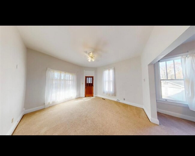 Building Photo - 708 N Ash St