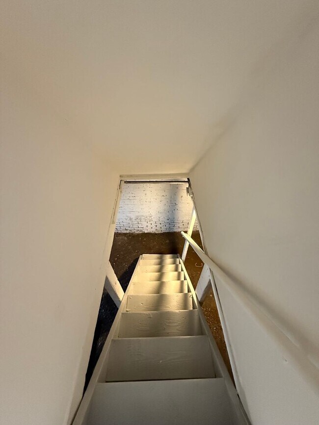 Building Photo - 103 Taylor St