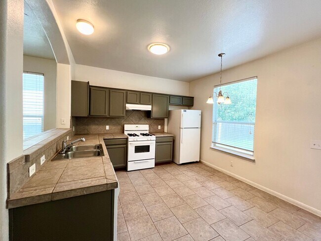 Building Photo - 2406 Allred Dr