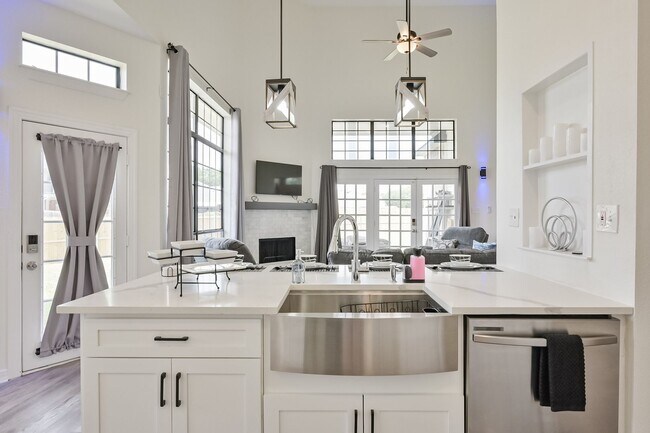 Building Photo - FULLY FURNISHED Grand Prairie 4 Bedroom Home
