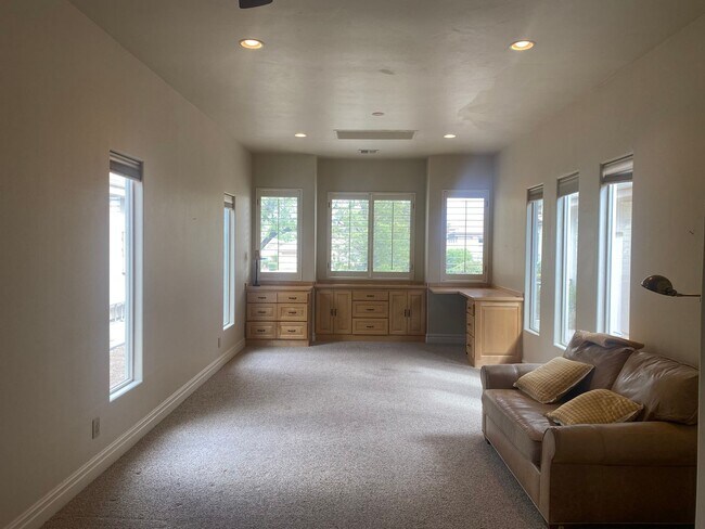 Building Photo - Unfurnished Home in Sunbrook!