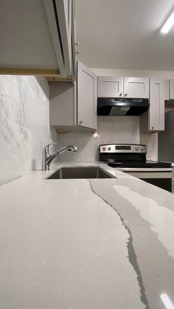 Building Photo - 600 Village Green Ct