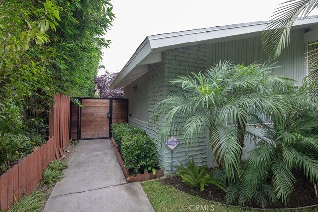 Building Photo - 329 Orizaba Ave