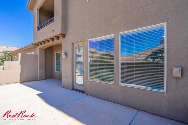 Building Photo - Pet Friendly 4 Bedroom Home! Internet Incl...