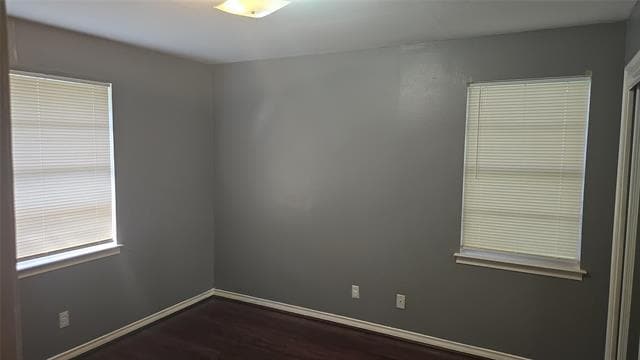 Building Photo - 400 Oak Dr