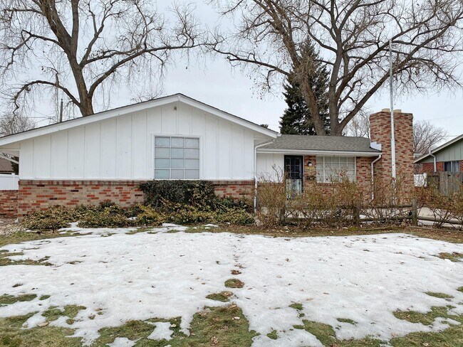 Building Photo - 10640 W 62nd Pl