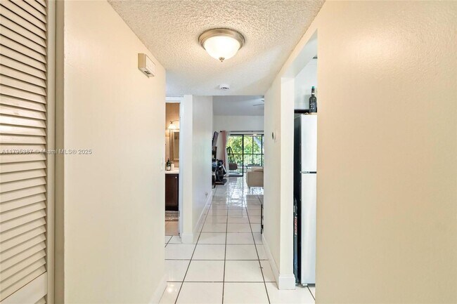 Building Photo - 3868 Carambola Cir N