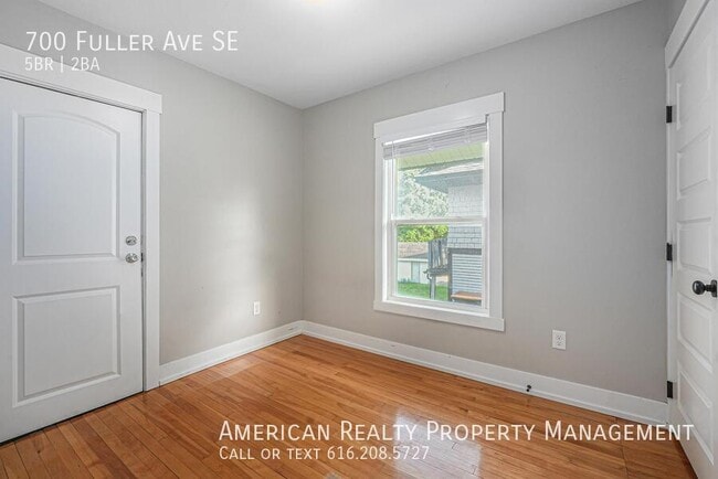 Building Photo - 700 Fuller Ave SE