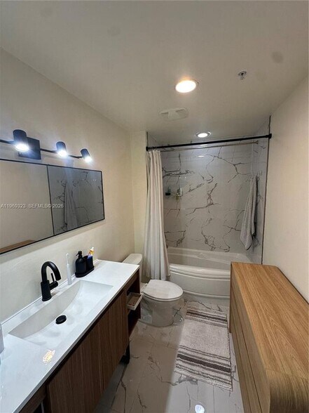 Building Photo - 300 S Biscayne Blvd