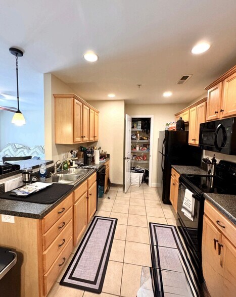 Building Photo - 102 Capstone Dr