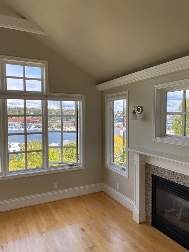 Building Photo - 606 Lee St