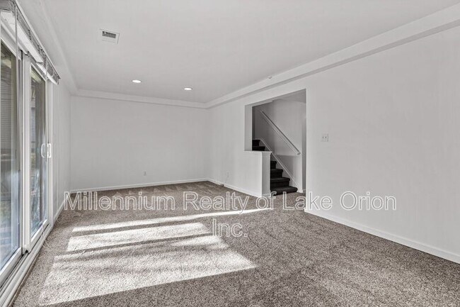 Building Photo - 5611 Drake Hollow Dr