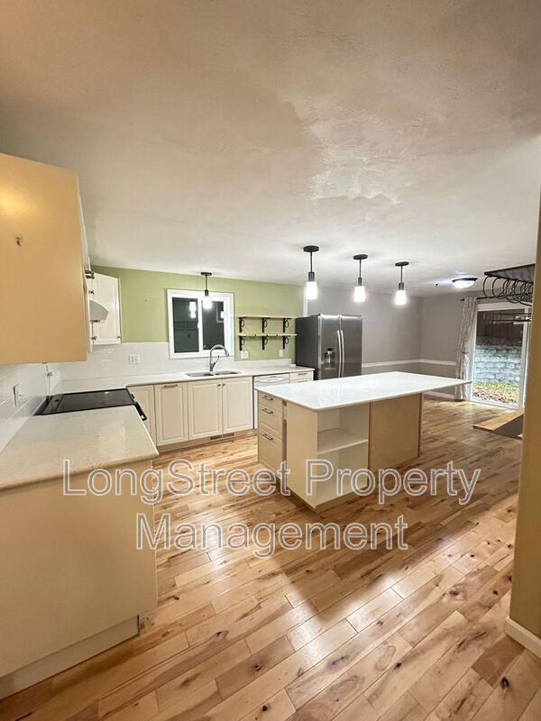 Building Photo - 3325 NW Circle Blvd