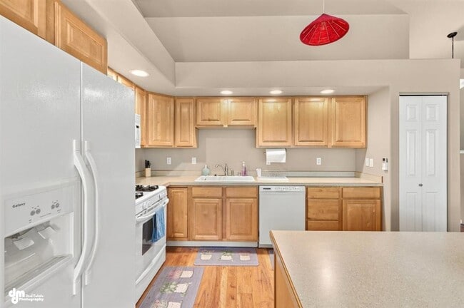 Building Photo - 4116 E Country Fair Dr