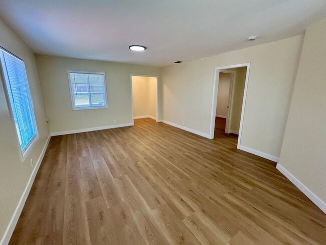 Building Photo - 1254 Lillian Ave