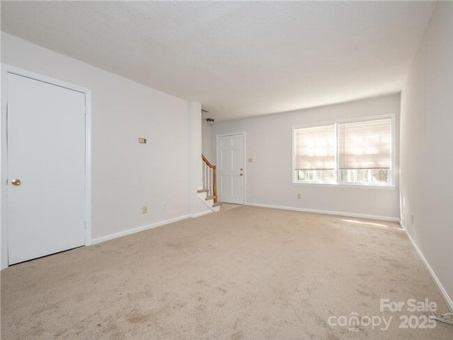 Building Photo - 2 Bedroom Townhome available for rent in Charlotte NC