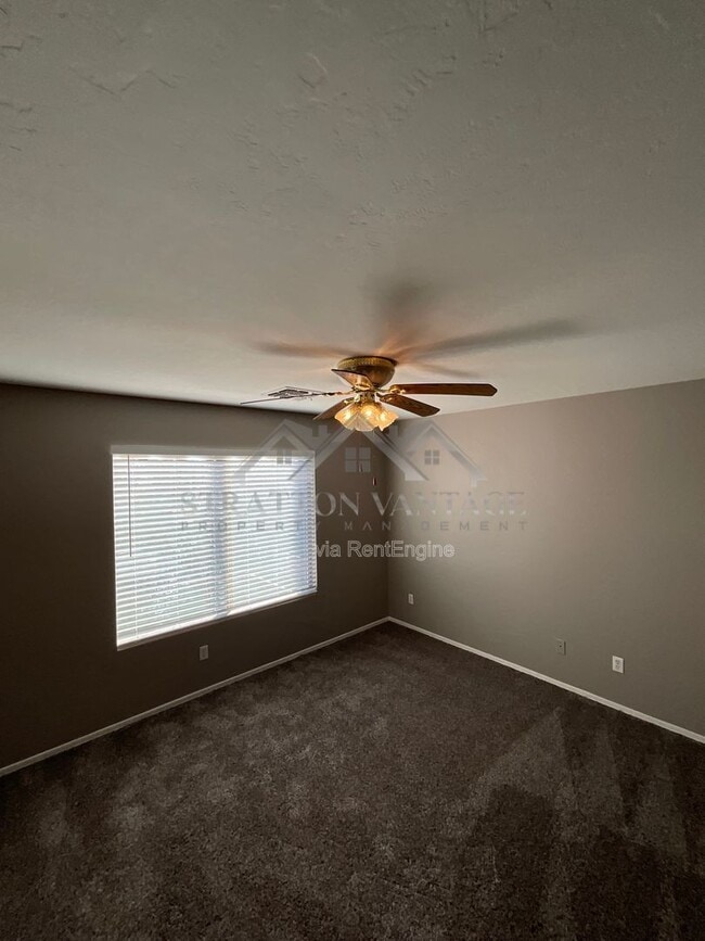 Building Photo - 11381 W Yuma St