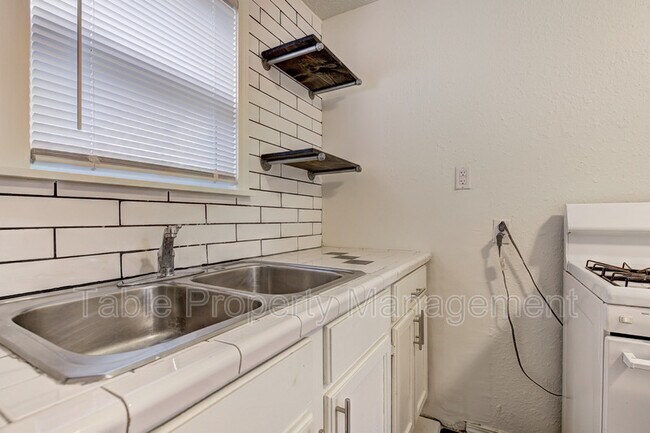 Building Photo - 3200 NW 16th St