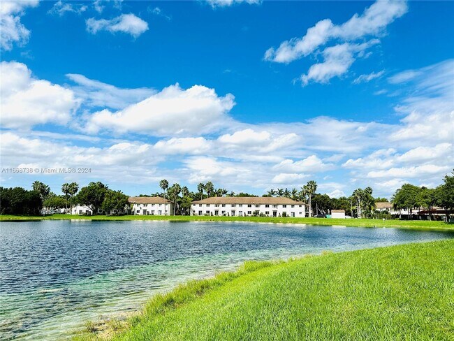 Building Photo - 1320 SE 31st Ct