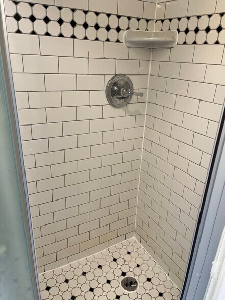 shower 3rd - 263 West Rittenhouse Street