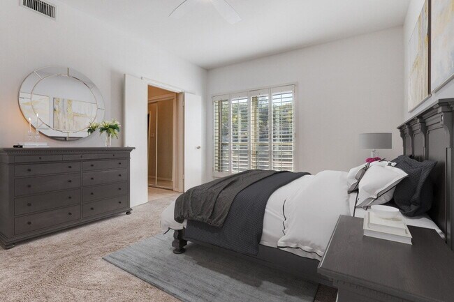 Building Photo - Highly Sought-After Royale Orleans South Condo