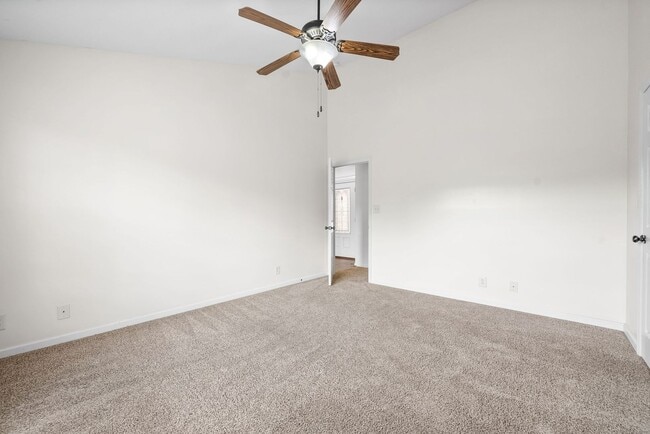 Building Photo - 3 Bedroom 2 Bath Pet Friendly Home For Ren...