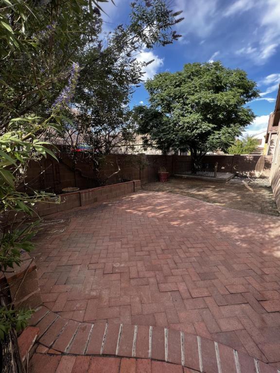 Building Photo - 12555 E Red Canyon Pl