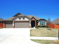 Building Photo - 541 Foss Dr