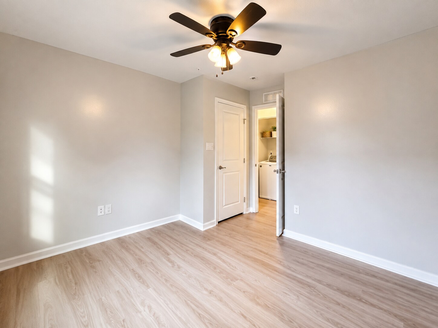 Building Photo - 1502 Pointe View Dr
