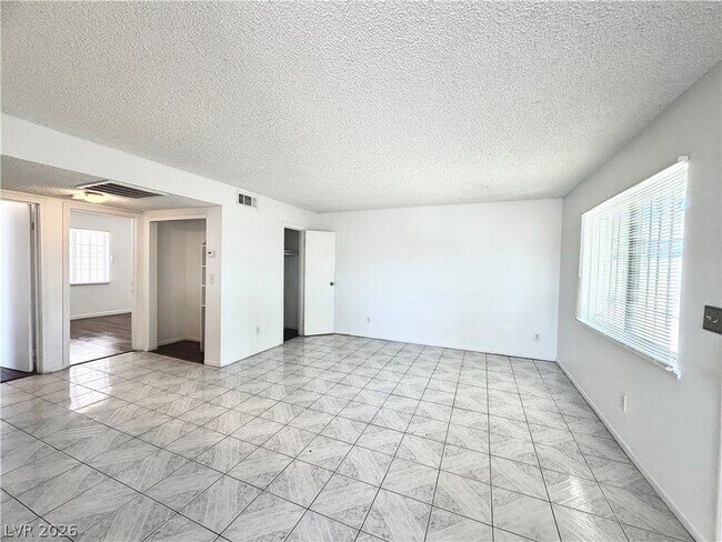 Building Photo - 3427 E Cheyenne Ave