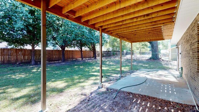 Building Photo - 110 Oakland Dr